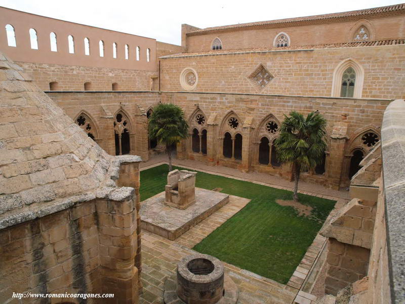 VISTA GENERAL DEL CLAUSTRO